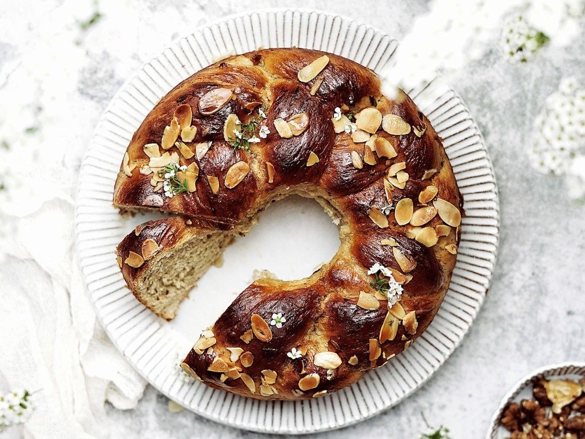 Sugar Glaze for Shiny Baked Goods