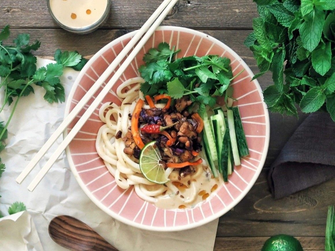 Tempeh with Tahini Sauce and Udon Noodles