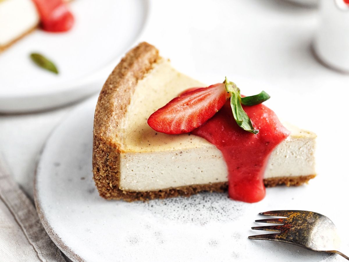 Vegan cheesecake z tofu a jahodový krémom