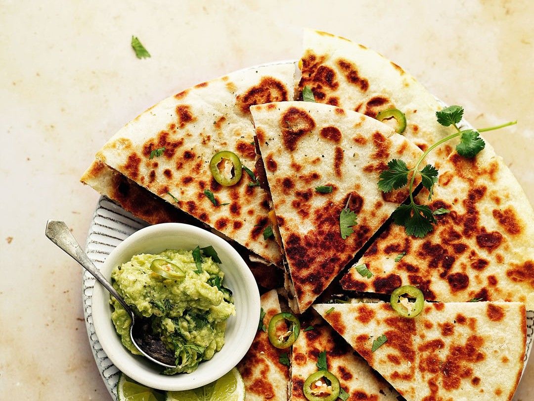Vegan quesadilla s hlivou a čiernou fazuľou