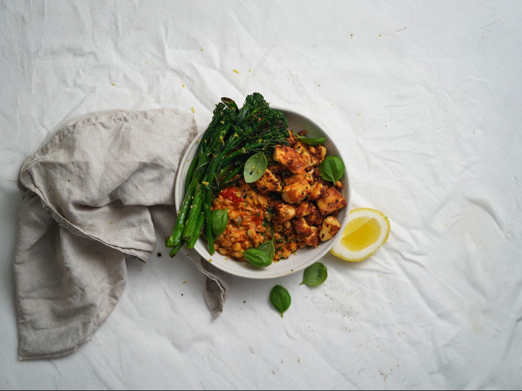 Stredomorské cícerové ragú s chrumkavým tofu