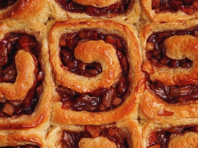 Apple Rolls with Caramel Sauce