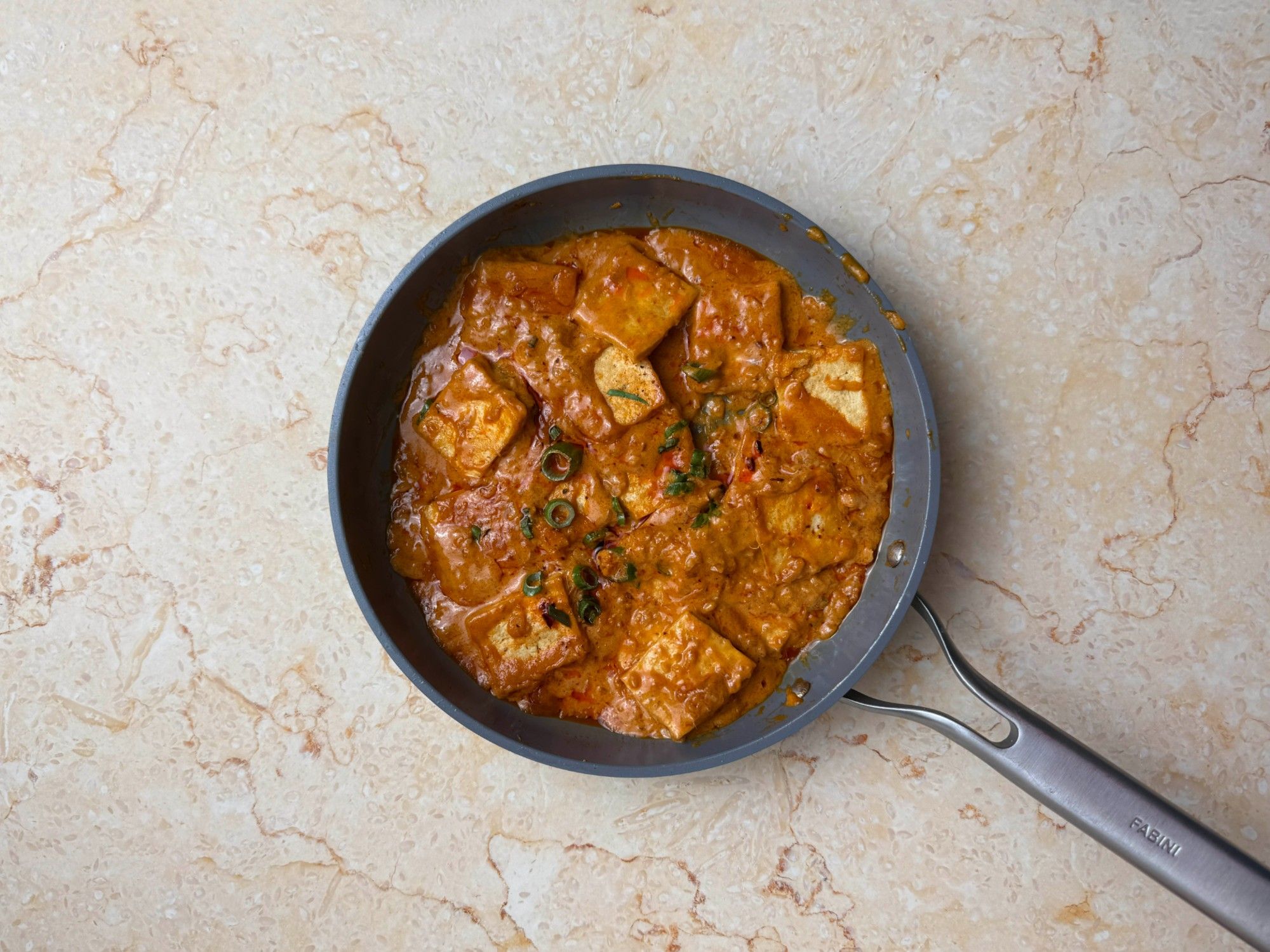 Tofu v limetkovej curry omáčke