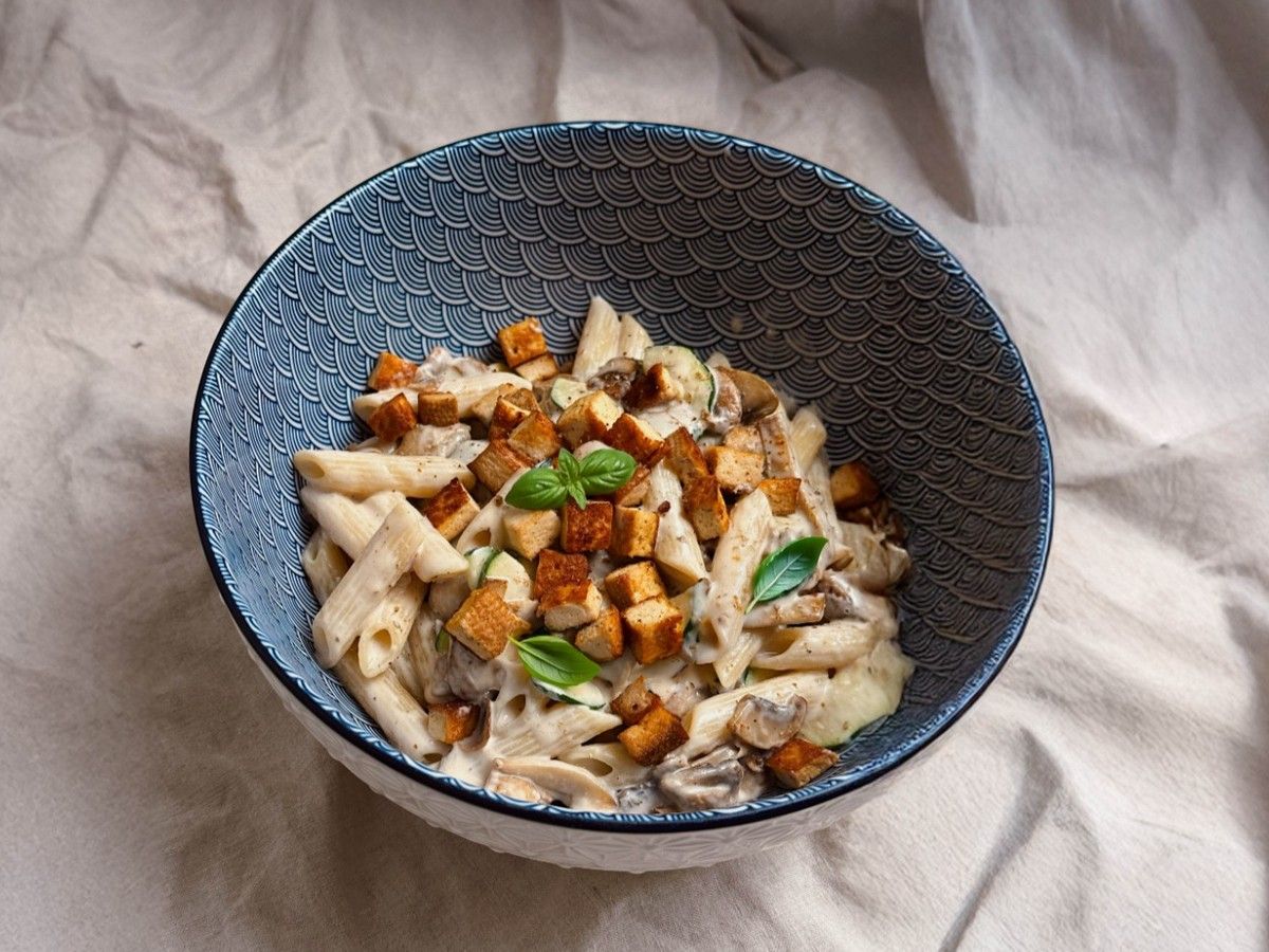 Pasta with Cheesy Mushroom Sauce and Tofu
